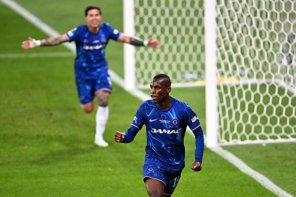 贝拉达：曼联的引援部门正在全力以赴地工作；新援适应得不错