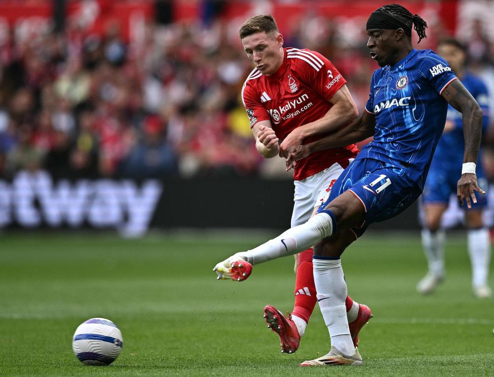 愿无大碍！英冠查尔顿vs朴茨茅斯因看台球迷昏迷不醒腰斩